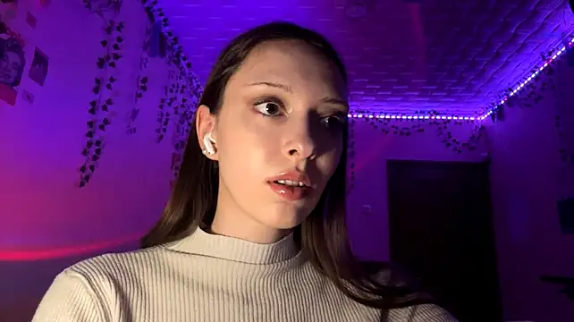 LoretaRosek live cam on StripChat