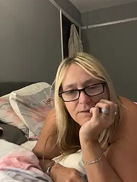 Blondnboujee53