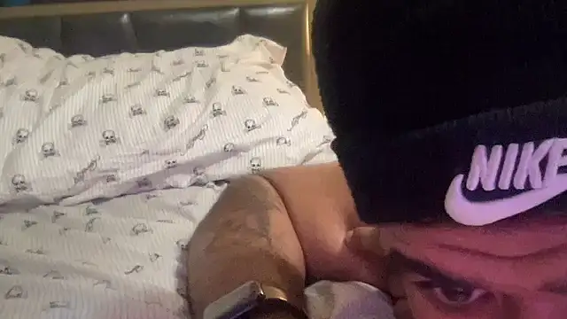 THEFOXESDEN3 live cam on StripChat