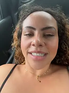 Chloe_Leaozinho live cam on StripChat