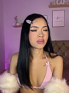 Model: MiaraLove