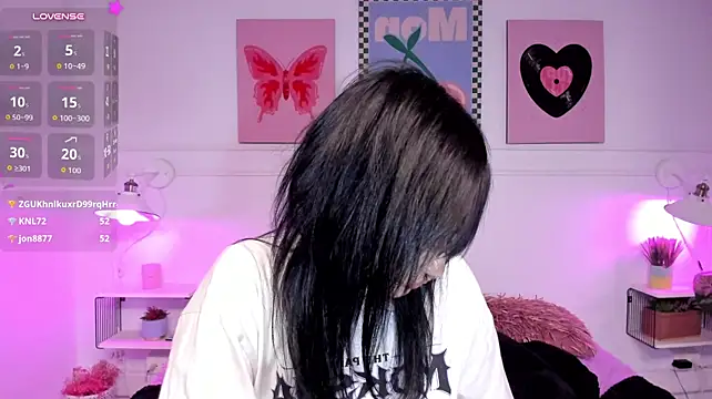 Kat_VonDe live cam on StripChat