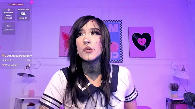 Kat_VonDe live cam on StripChat