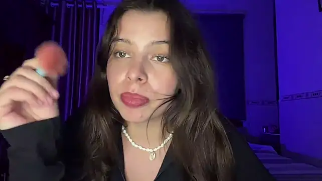 KayleneLoukanis live cam on StripChat