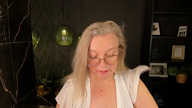 NataliMellow live cam on StripChat