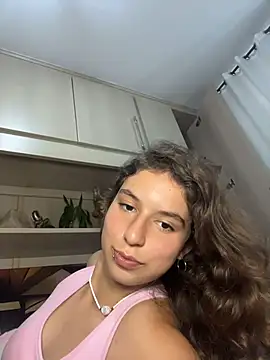 isadoramacici (F teen) - começando por aqui, pessoas novas?🙈☺️