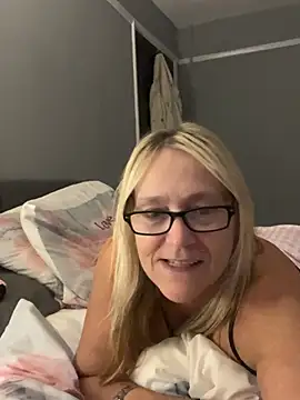 Blondnboujee53