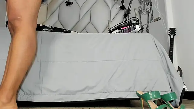 mirandahaguen (F milf) - control machine 3 mints/ wet💦