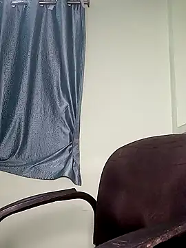 shrutee12 live cam on StripChat