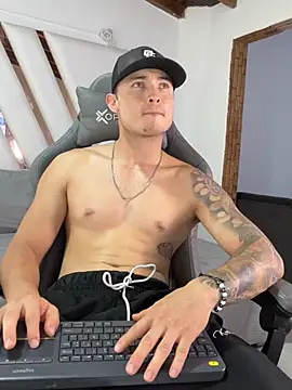 Alexander_ferre live cam on StripChat