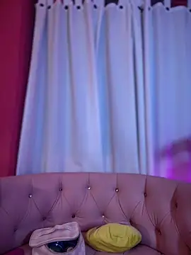 NovaFoxx live cam on StripChat