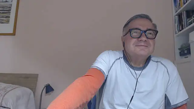 YOU6me live cam on StripChat