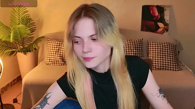 LisaRainbow live cam on StripChat