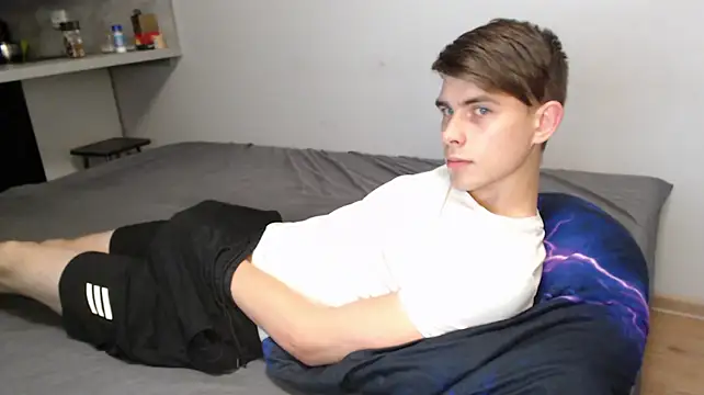 Student_Oliver live cam on StripChat
