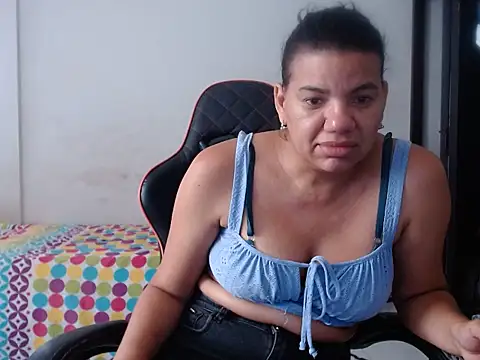 Adriana_0312 live cam on StripChat