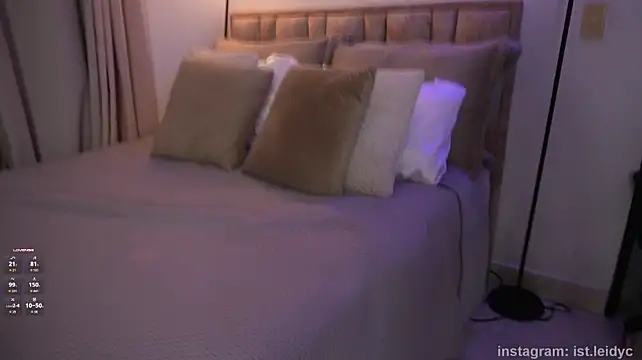 eimi_spacee (F young) - Make my pussy happy