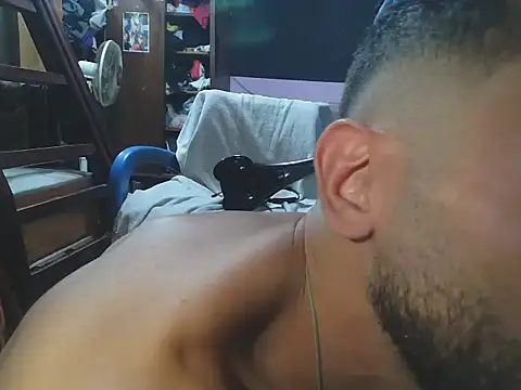 D-Womanizer-erected