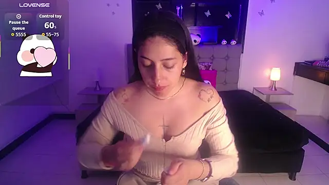 Melannyy_V live cam on StripChat