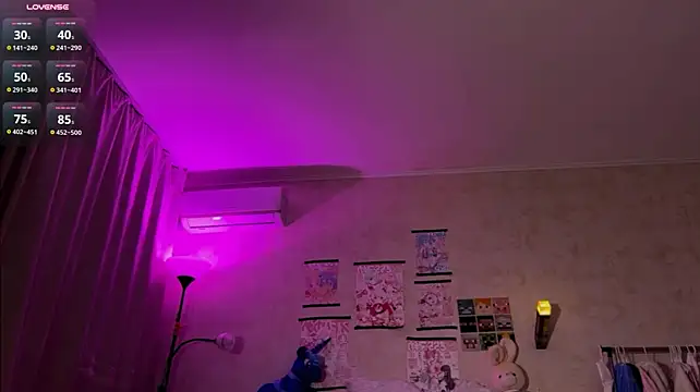 fluttershyyy live cam on StripChat