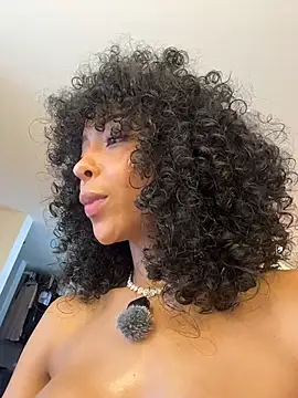 OSHUN_ live cam on StripChat