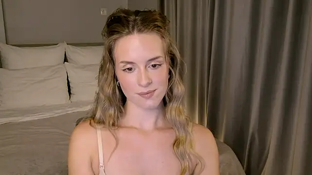 RozzitaBedberry live cam on StripChat
