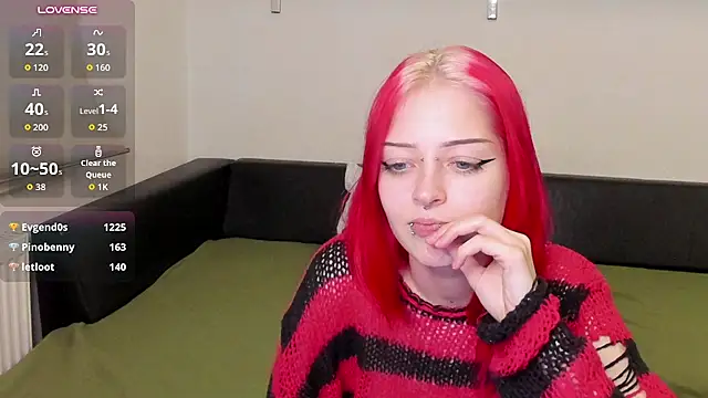 PetiteLia_ live cam on StripChat