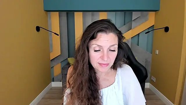 EllaLong live cam on StripChat