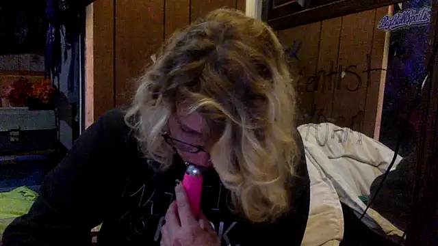 TrashleyRosebud webcam