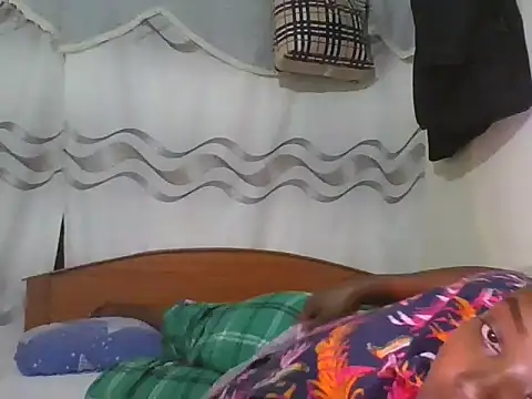 sweetbootty03 live cam on StripChat