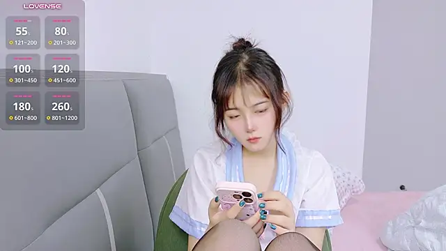 uu-uuu (F teen) - V腿 比奶心