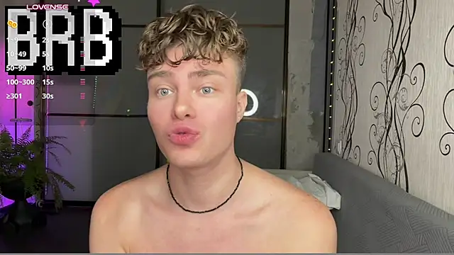 holy_eggs_02 live cam on StripChat