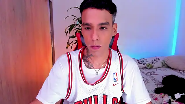 Damianwhite live cam on StripChat