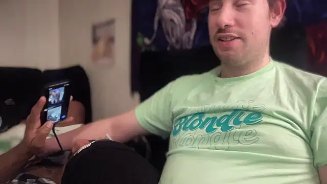 THEFOXESDEN3 live cam on StripChat