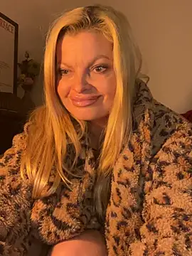 DivaVonTease live cam on StripChat