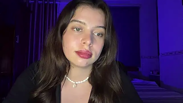 KayleneLoukanis live cam on StripChat