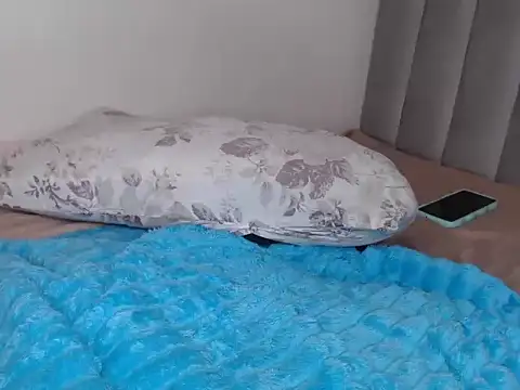 MeekyCurvyAss_ live cam on StripChat