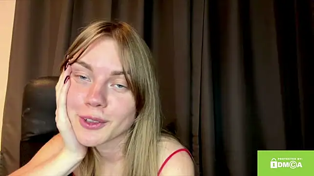 SunnyStrike live cam on StripChat
