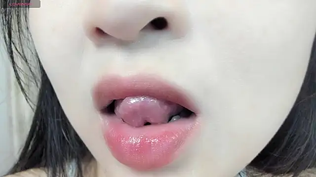 Maggieyuyu live cam on StripChat