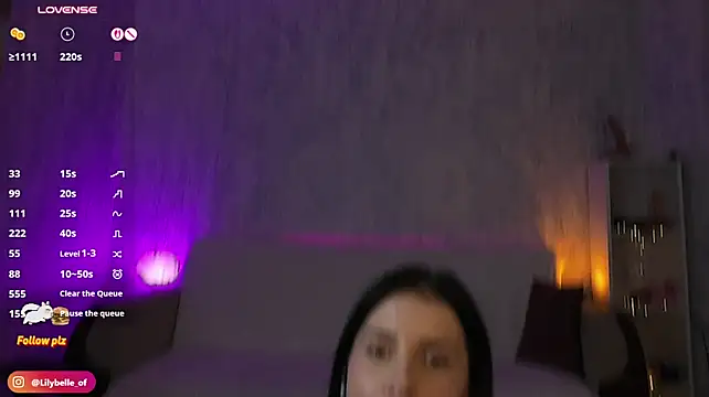LilyBellee live cam on StripChat