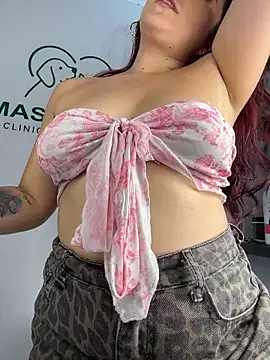 Nahomy_benet live cam on StripChat