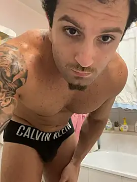 Porcellone-attivo live cam on StripChat