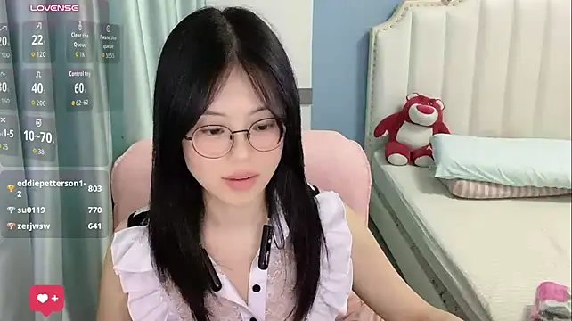 Luna-666 live cam on StripChat