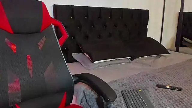 tyler_hank01 live cam on StripChat