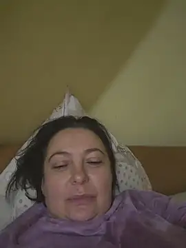 EmmaEmmy40 live cam on StripChat
