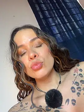 HotAlana_