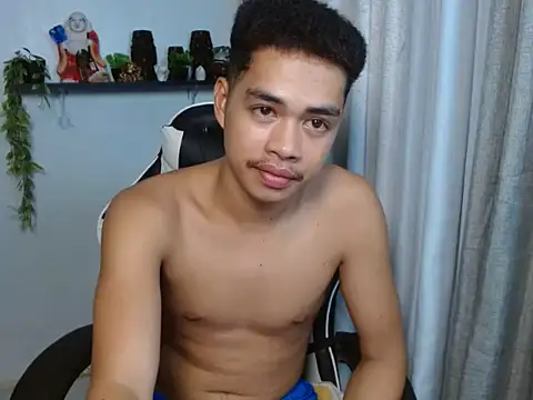 curlyasian_njxx