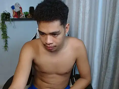 curlyasian_njxx live cam on StripChat