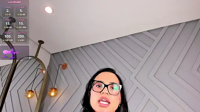 Niamonroe live cam on StripChat