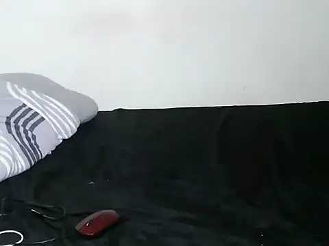 Africanpetitee live cam on StripChat