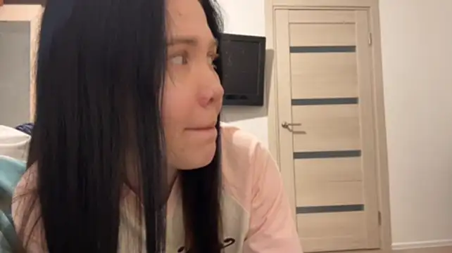 RomeliaGemmer live cam on StripChat